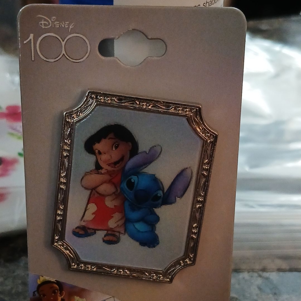 New on Card Disney Lilo and Stitch Lenticular Collectors Pin